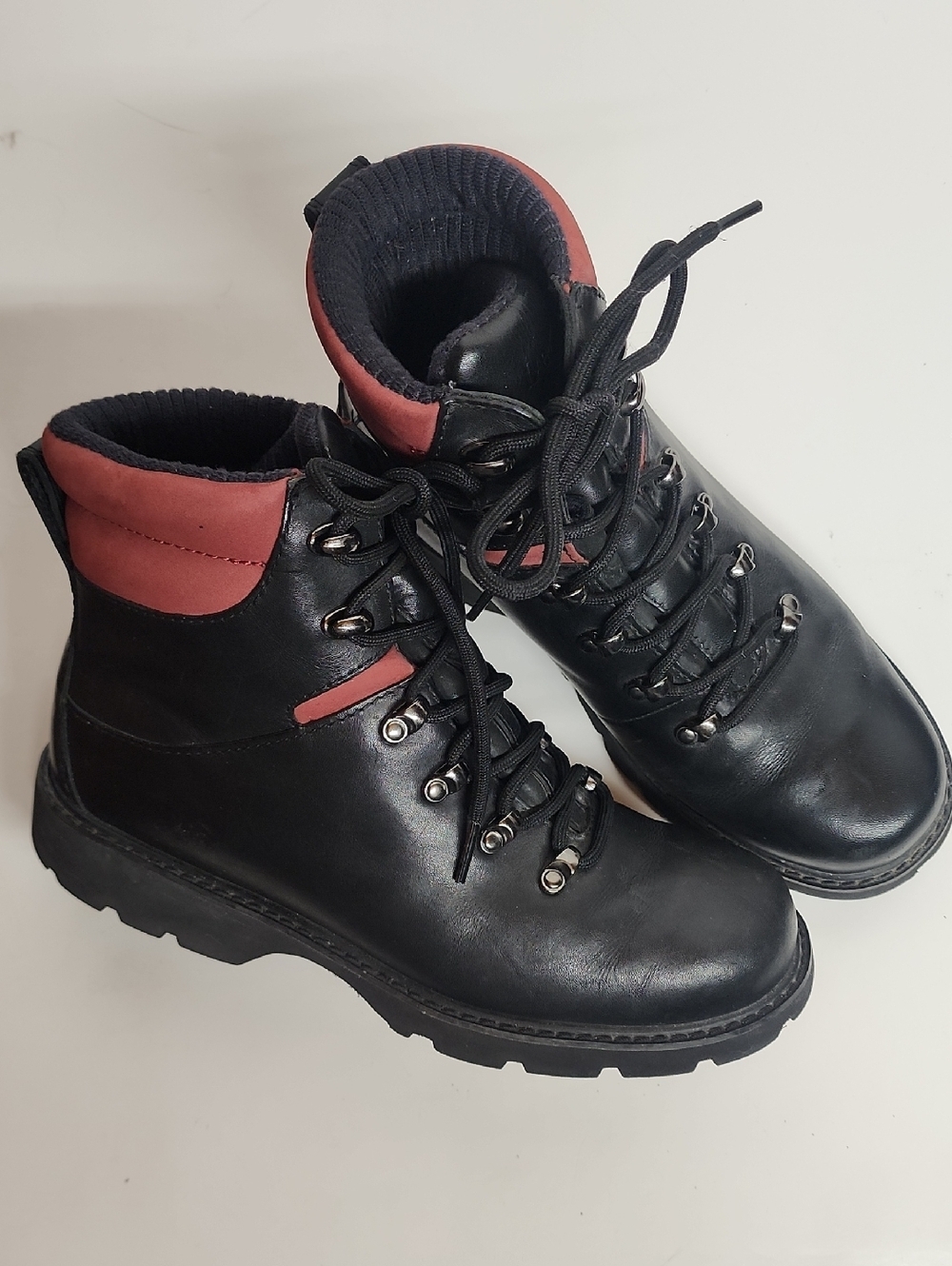 Sorel Black Lace-Up Women's Boots with Red Accents Size 7.5 Gorpcore Waterproof